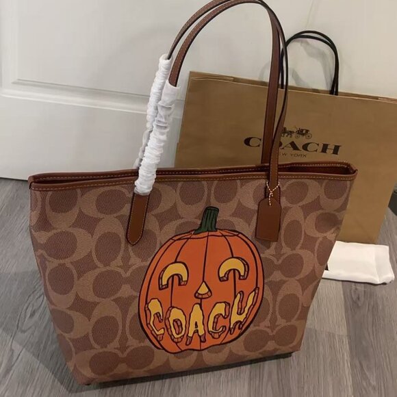 Coach Halloween Print Tote Bag Size 33x16x29cm - Picture 4 of 9